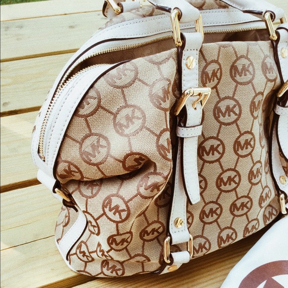 Michael Kors! Crossbody bag LIKE NEW - Picture 3 of 5